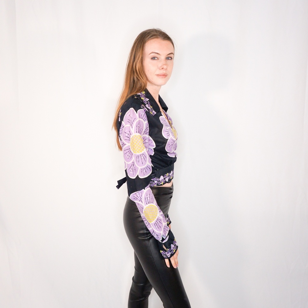 VINTAGE 70s Floral Wrap Top Black Purple S M L - Picture 3 of 7